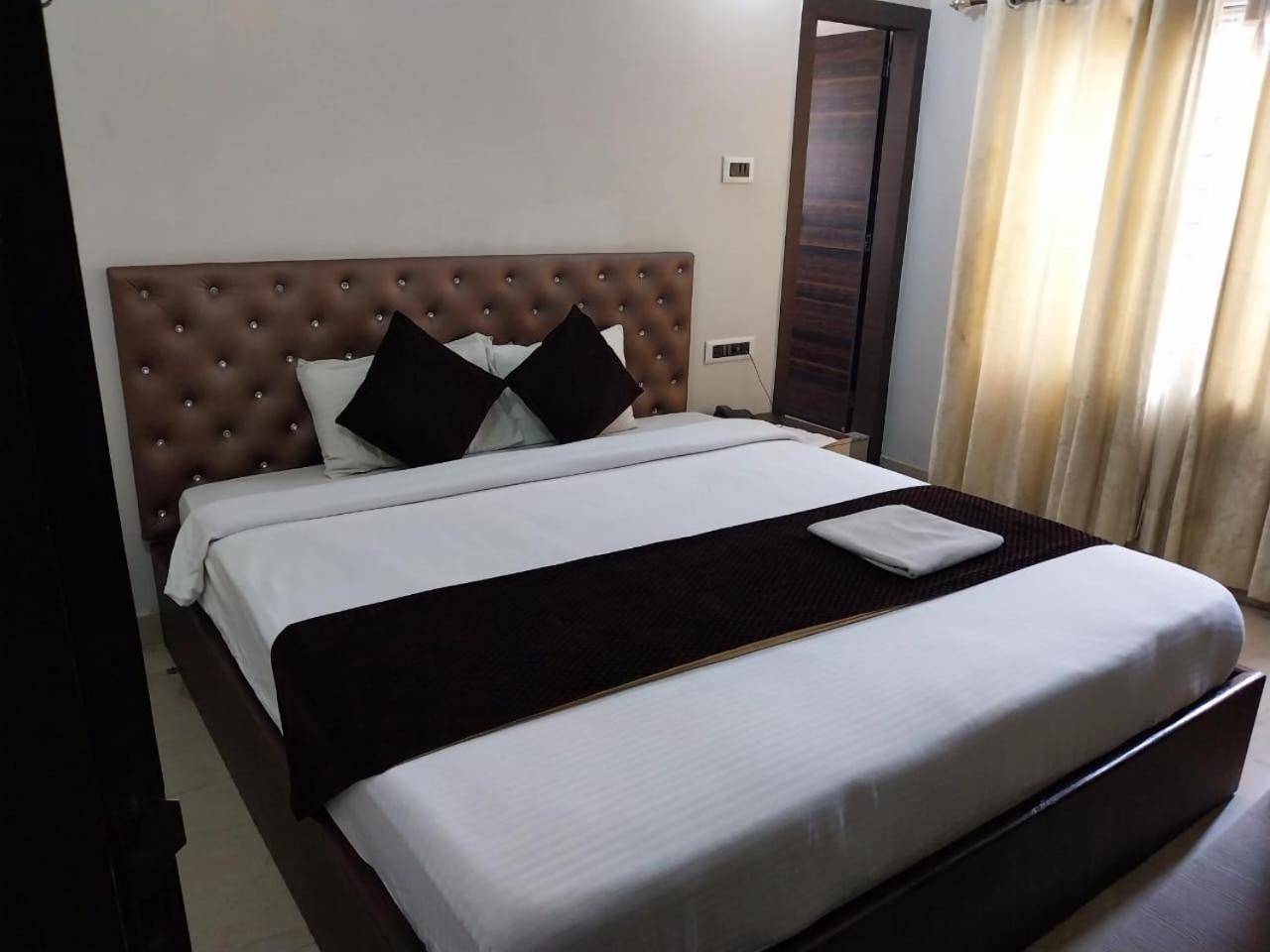 Hotel Priya Tours And Travels Guváhátí Exteriér fotografie